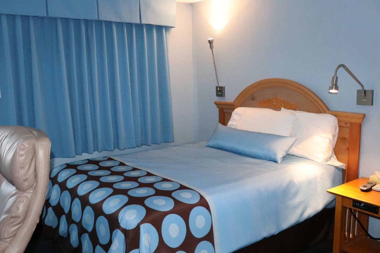 Hitching Post Country Motel Cornwall ภายนอก รูปภาพ