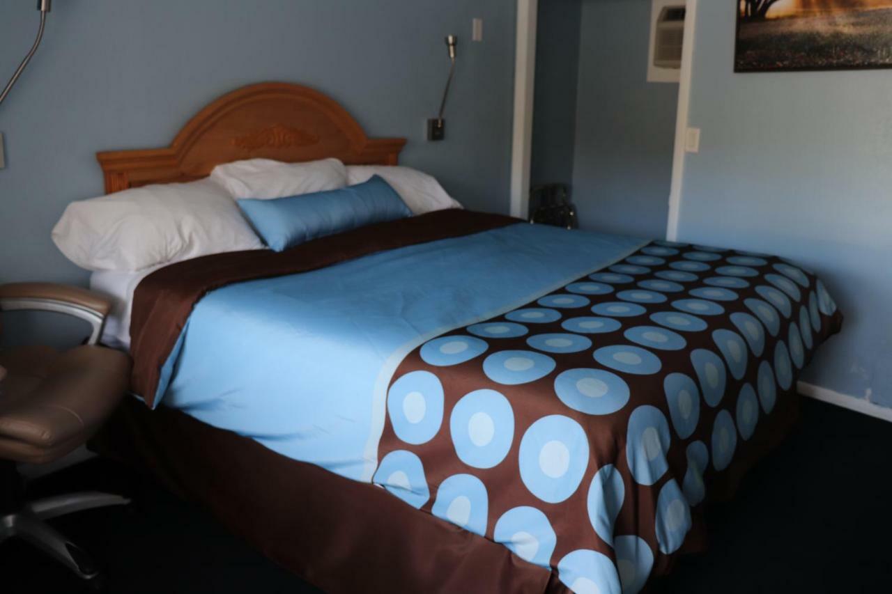 Hitching Post Country Motel Cornwall ภายนอก รูปภาพ
